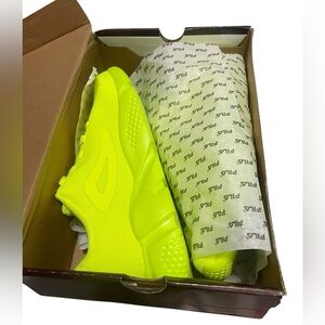 🌟🌟🌼NIB Fila Vibrant Yellow Athletic Shoes